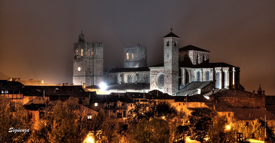 Sigüenza de noche